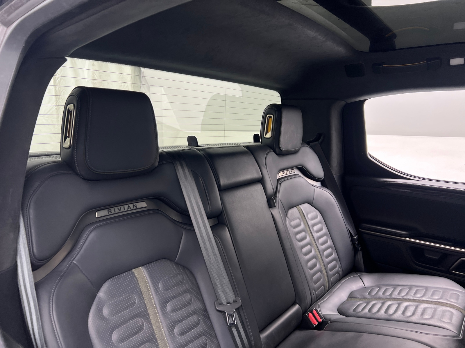 Thumbnail: 2022 Rivian R1T - 5
