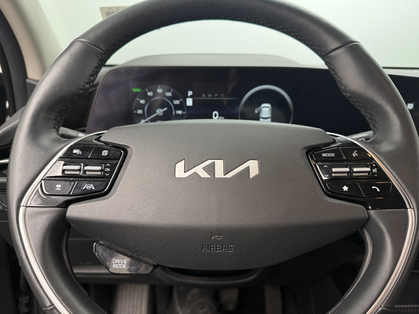 Thumbnail: 2023 Kia Niro - 4