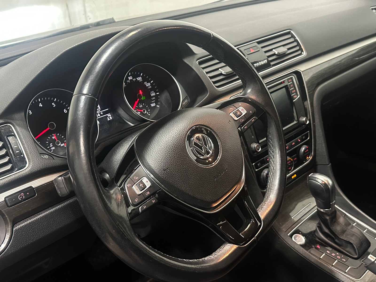 Thumbnail: 2018 Volkswagen Passat - 4