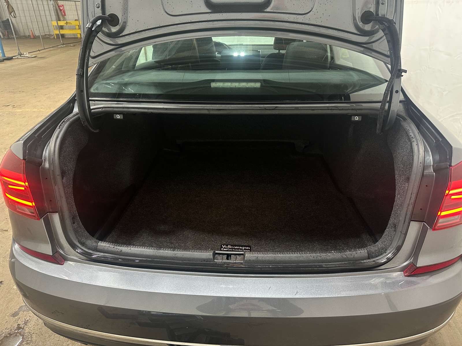 Thumbnail: 2018 Volkswagen Passat - 6