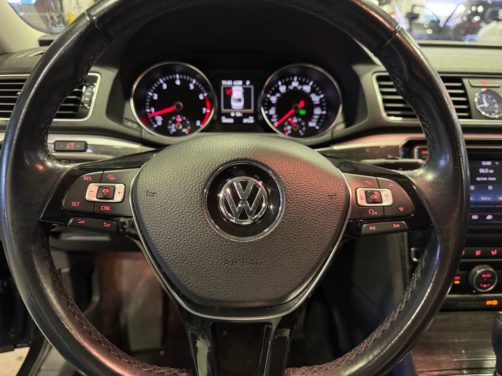 Thumbnail: 2017 Volkswagen Passat - 4