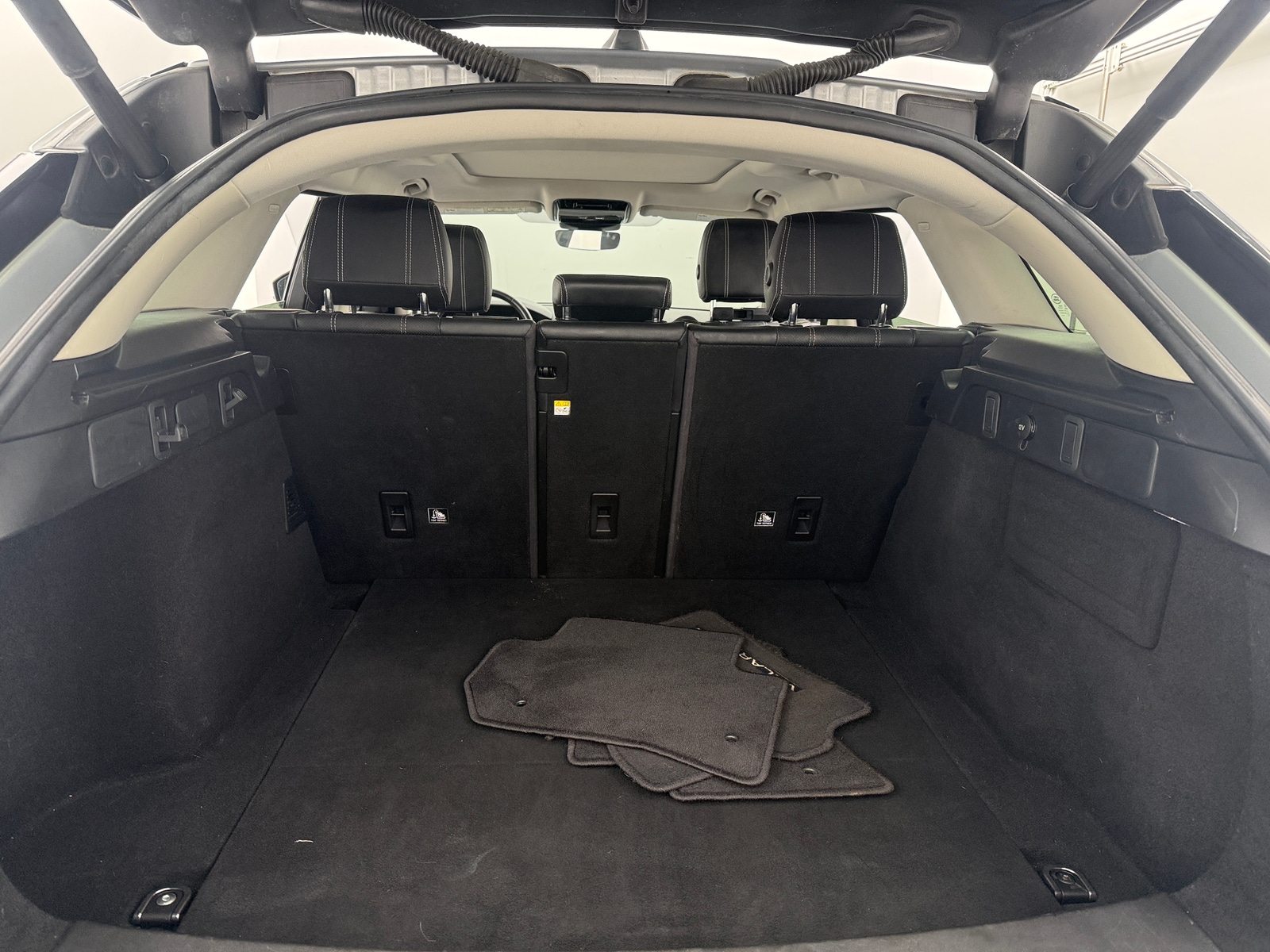 Thumbnail: 2020 Land Rover Range Rover Velar - 7