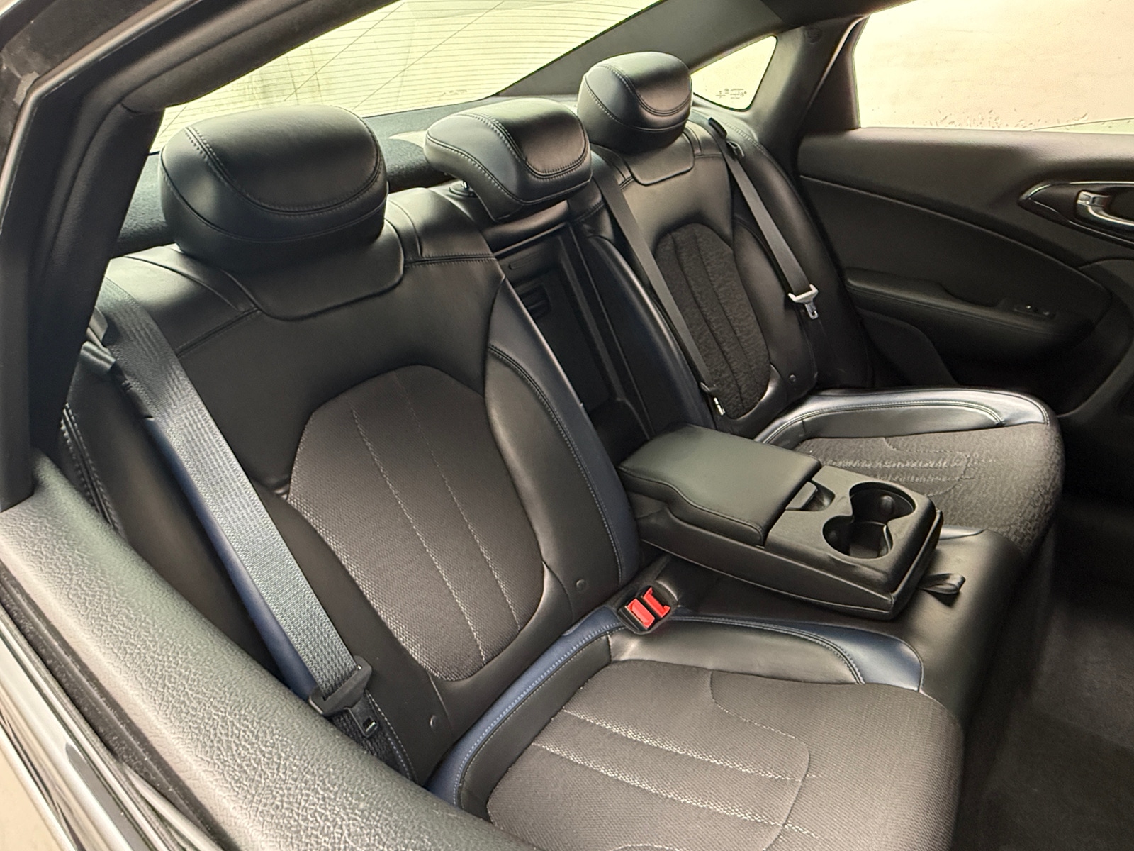 Thumbnail: 2016 Chrysler 200 - 5