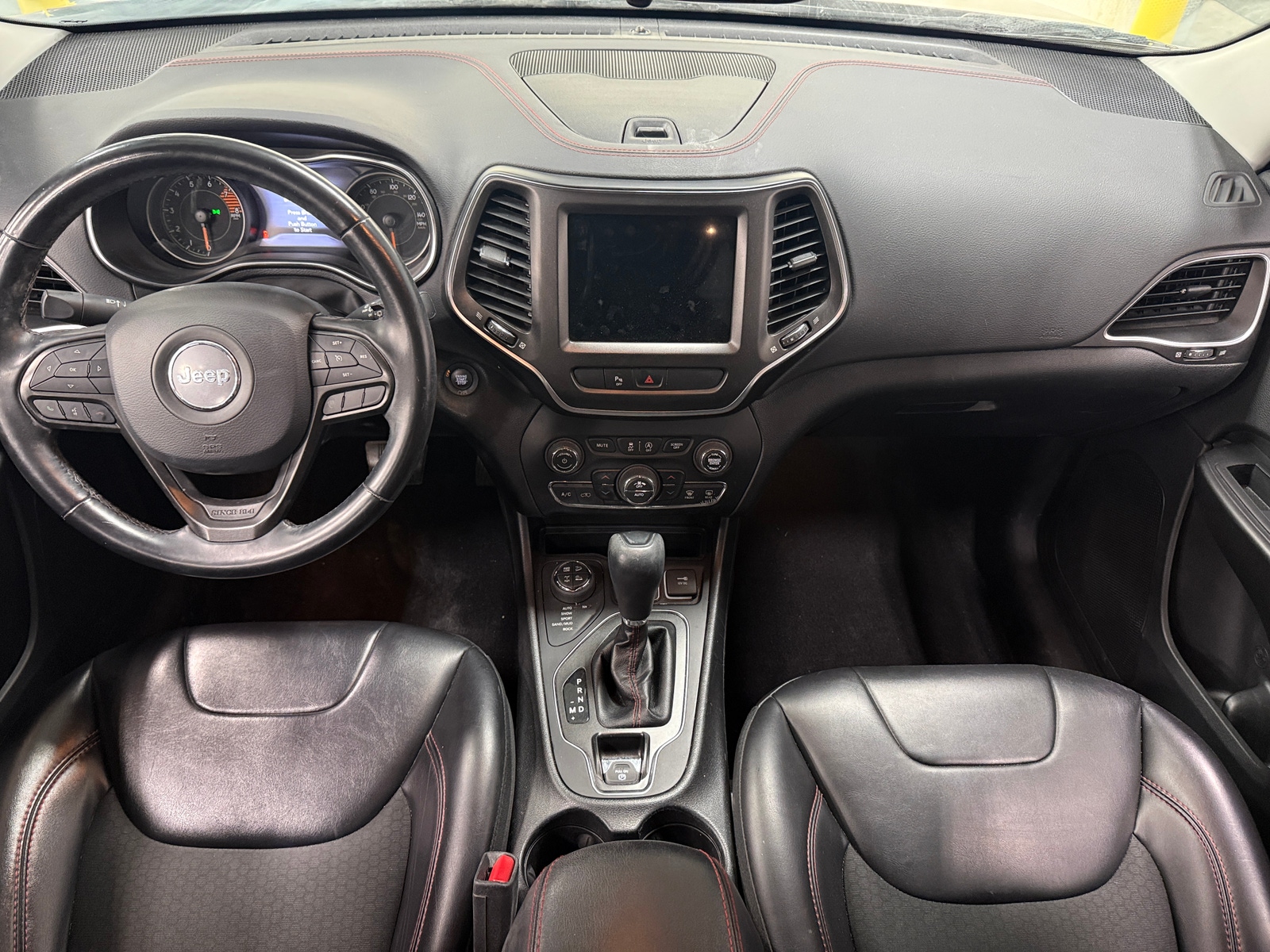 Thumbnail: 2019 Jeep Cherokee - 3