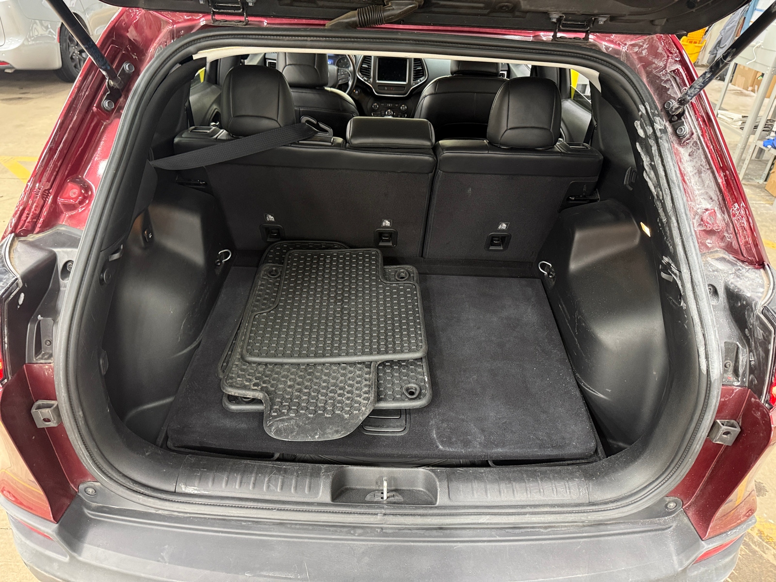 Thumbnail: 2019 Jeep Cherokee - 7