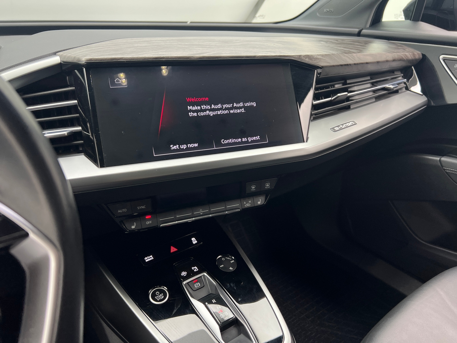 Thumbnail: 2023 Audi Q4 e-tron - 3