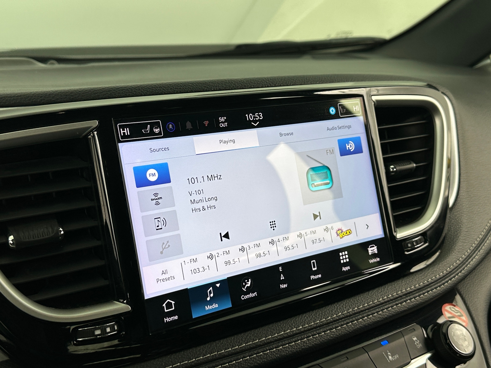 Thumbnail: 2024 Chrysler Pacifica - 3