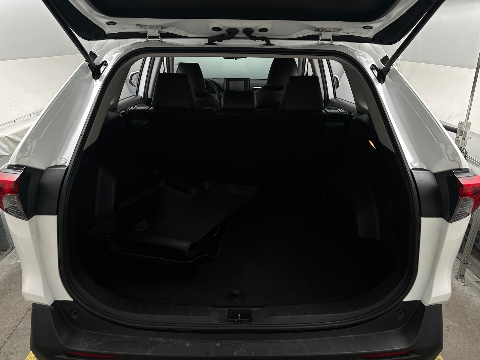 Thumbnail: 2020 Toyota RAV4 - 7