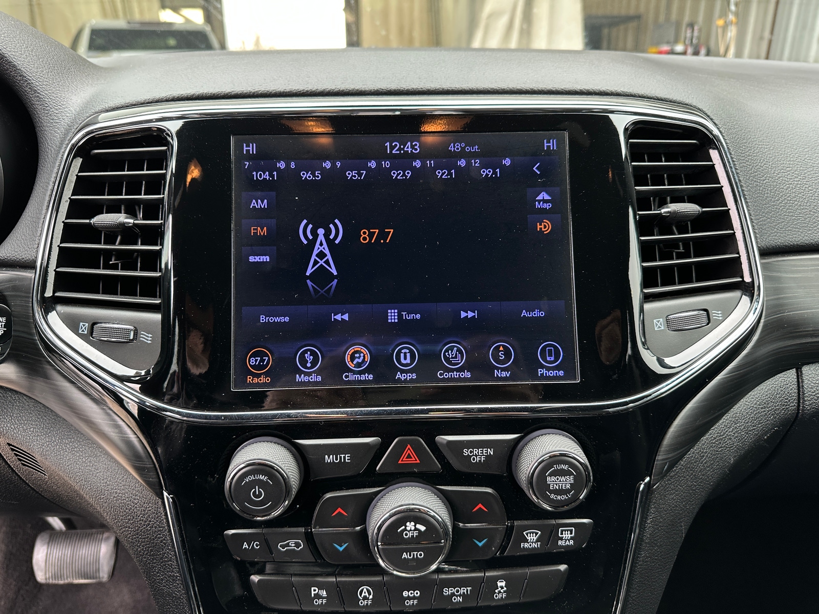 Thumbnail: 2019 Jeep Grand Cherokee - 3