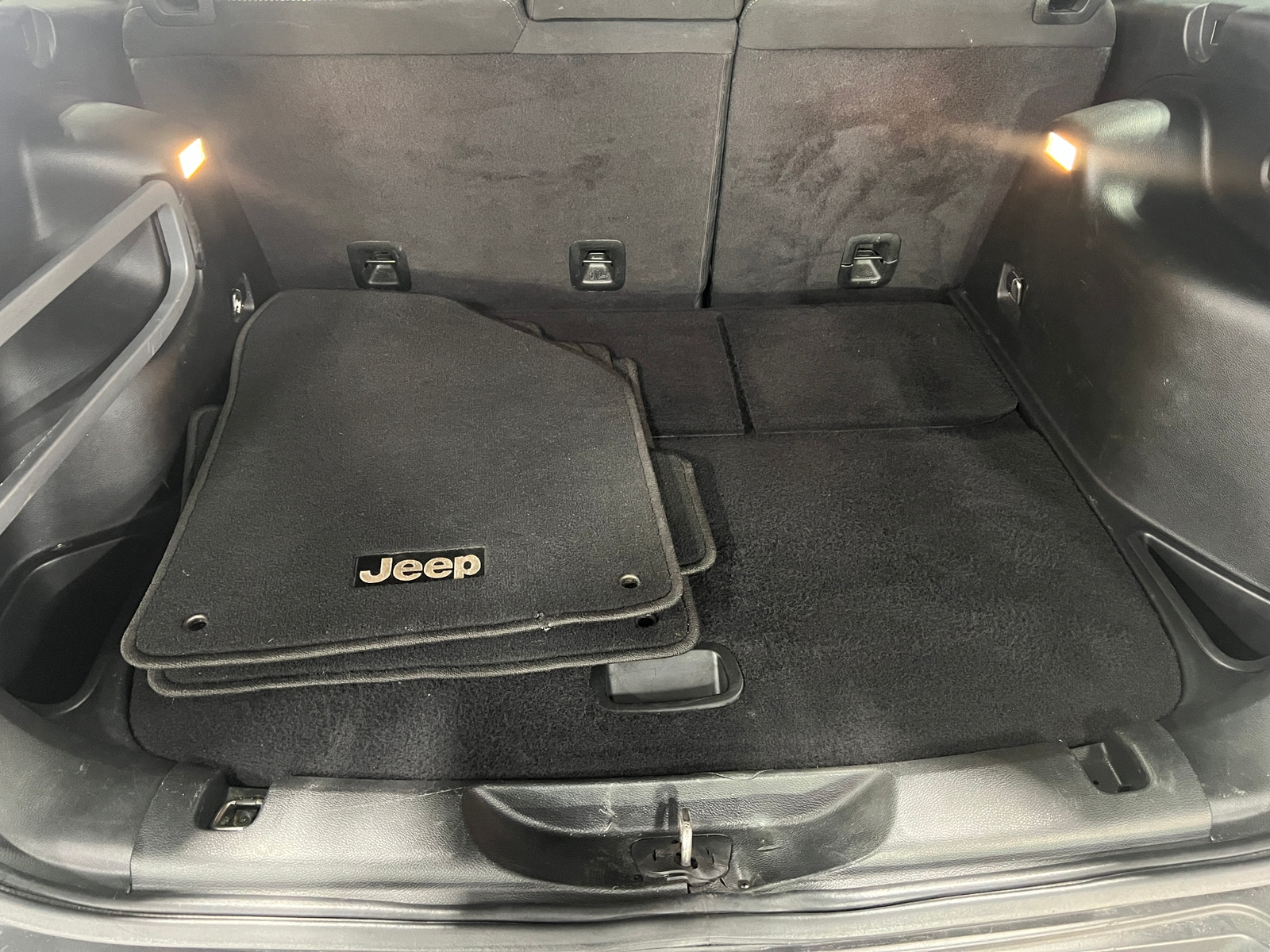 Thumbnail: 2018 Jeep Cherokee - 6