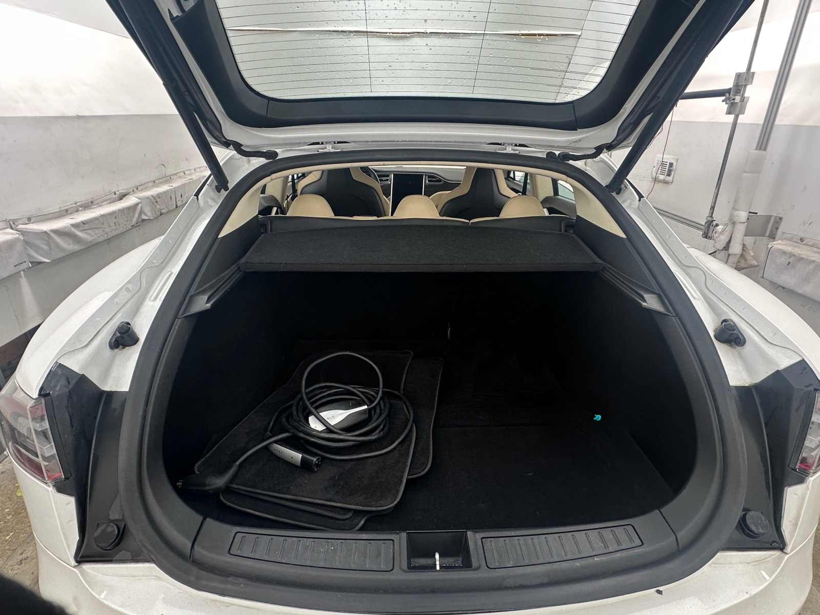 Thumbnail: 2014 Tesla Model S - 6