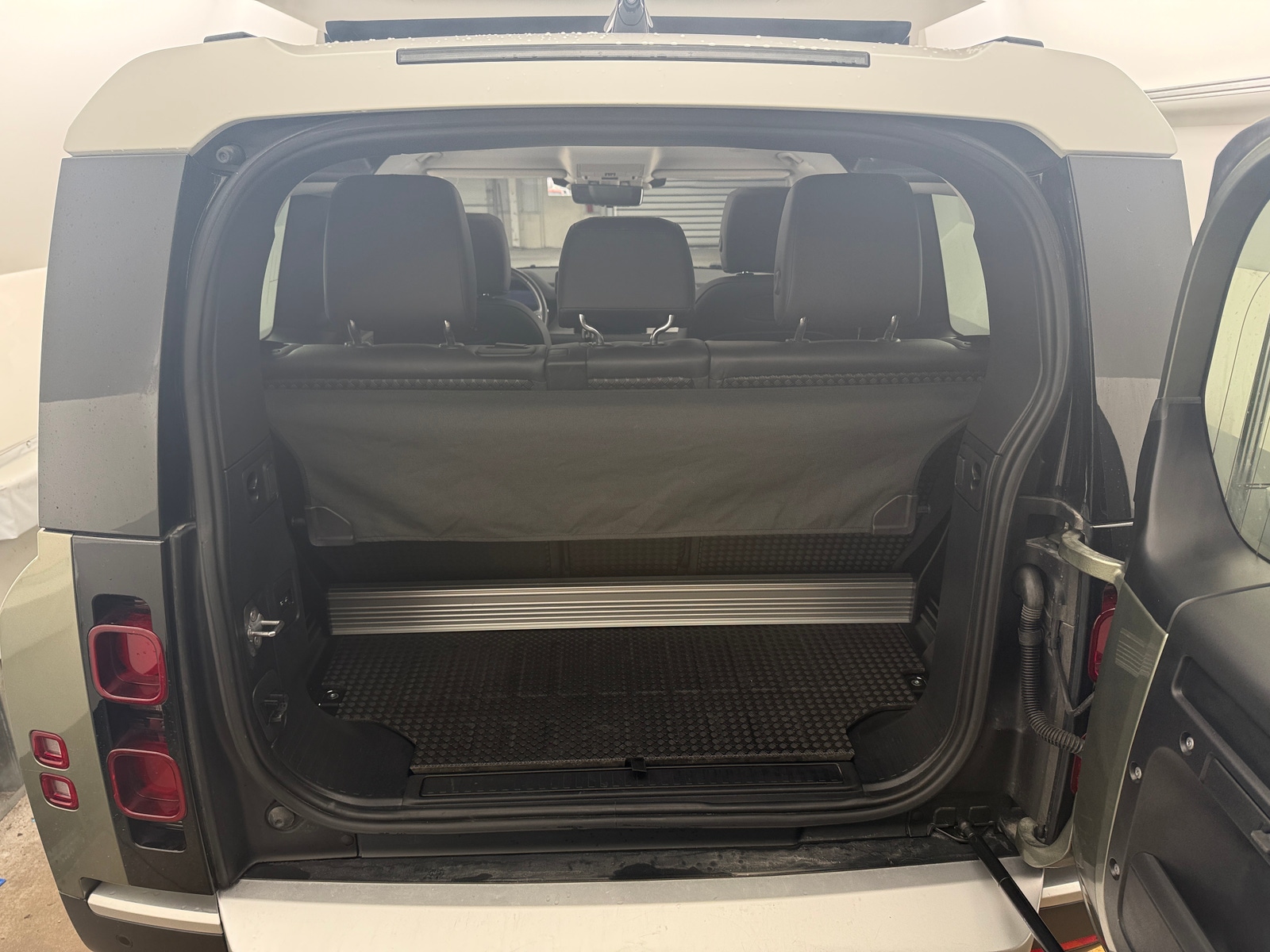 Thumbnail: 2021 Land Rover Defender - 6