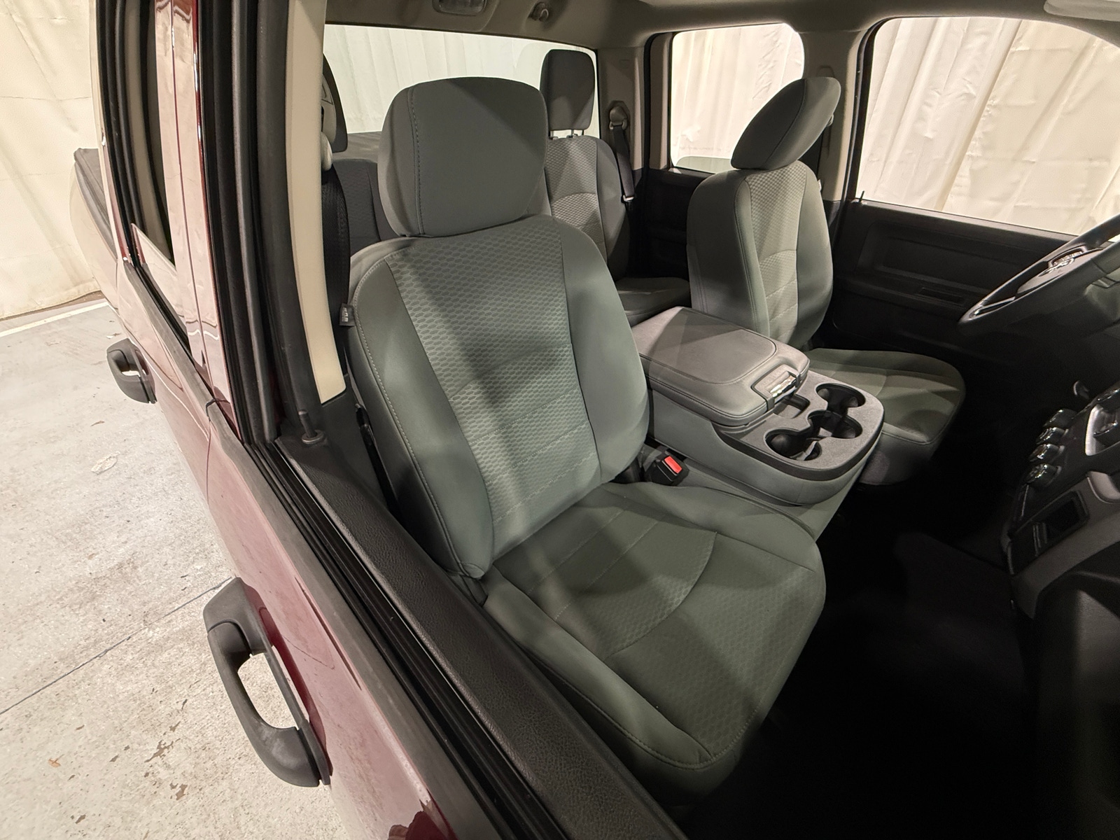 Thumbnail: 2019 RAM 1500 Classic - 2