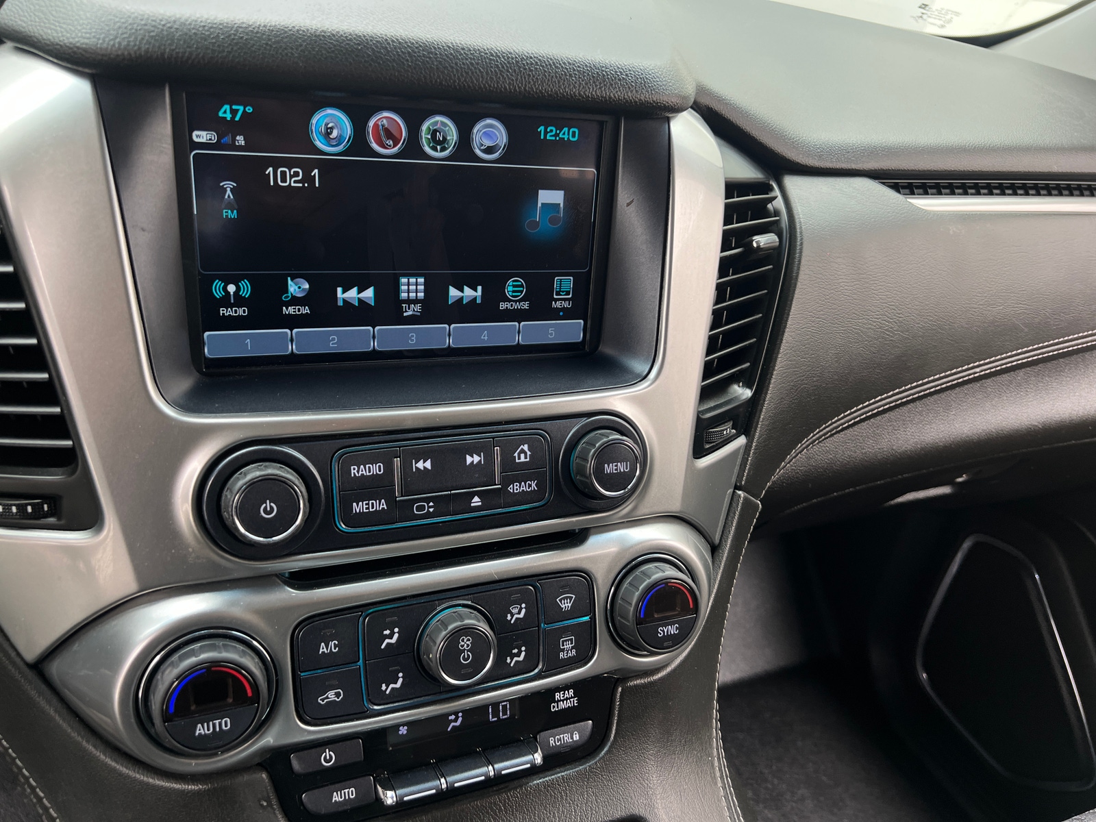 Thumbnail: 2019 Chevrolet Suburban - 4