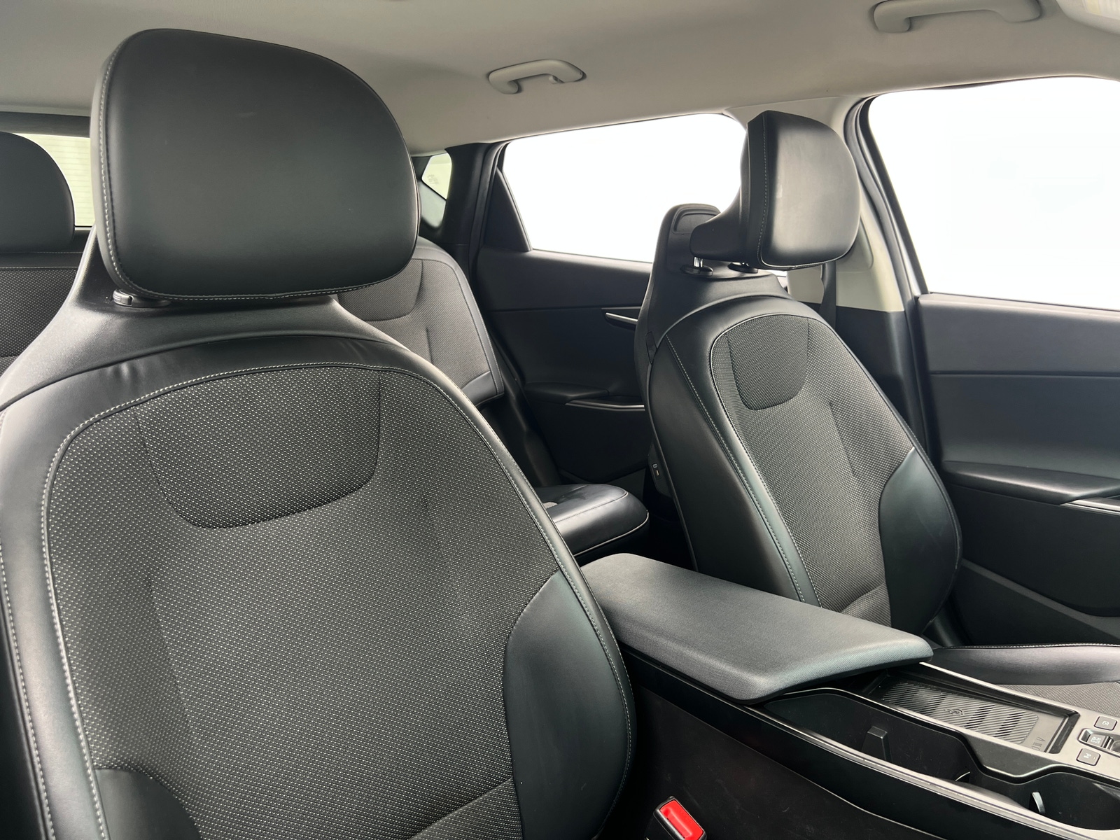 Thumbnail: 2022 Kia EV6 - 2