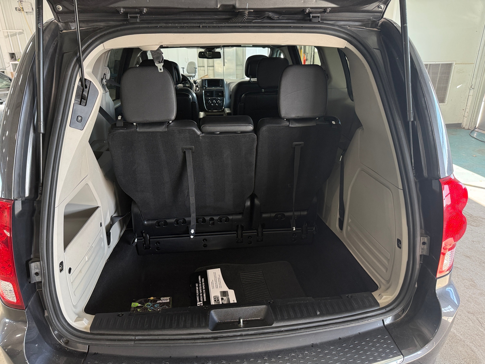 Thumbnail: 2020 Dodge Grand Caravan - 6