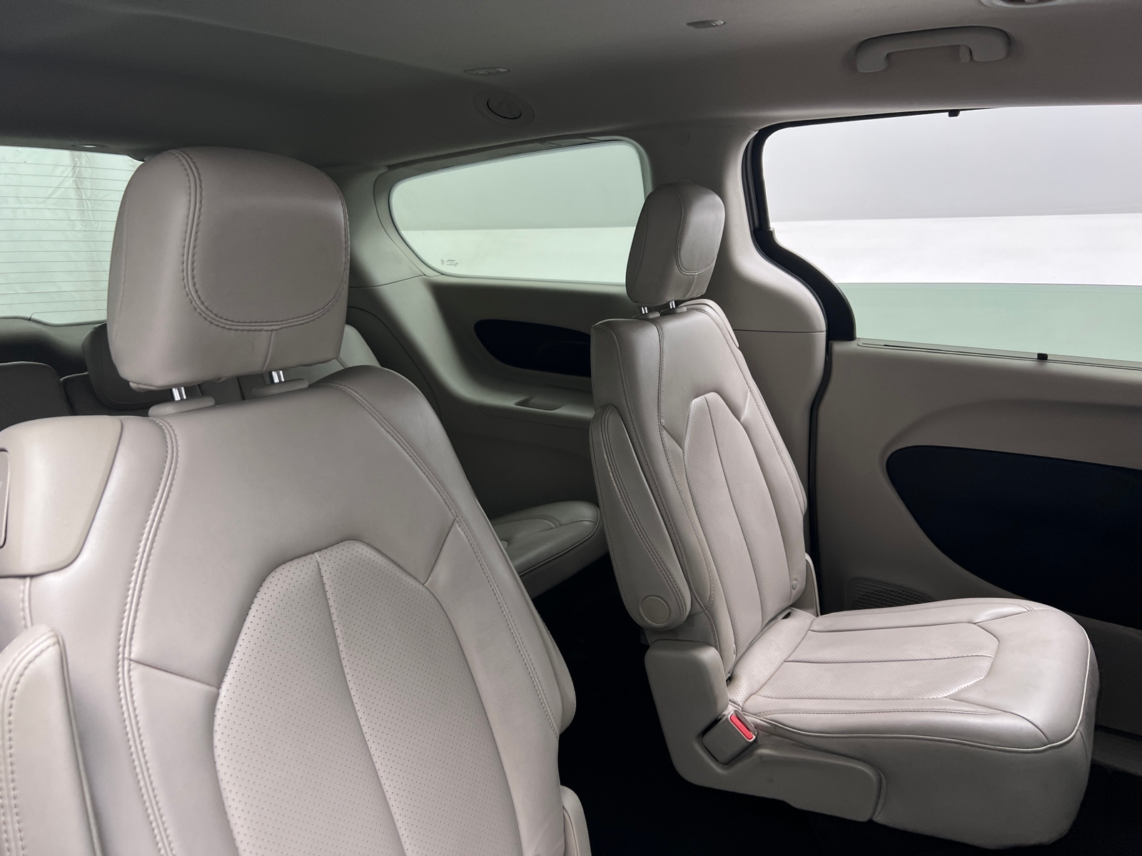 Thumbnail: 2021 Chrysler Voyager - 5