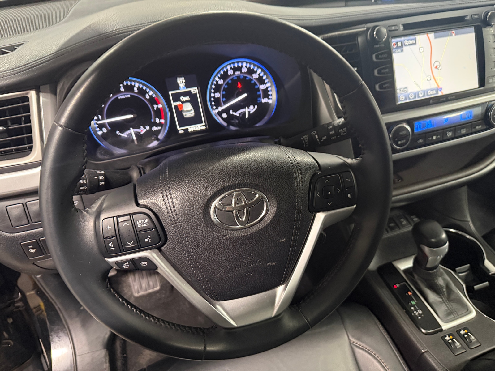 Thumbnail: 2016 Toyota Highlander - 4