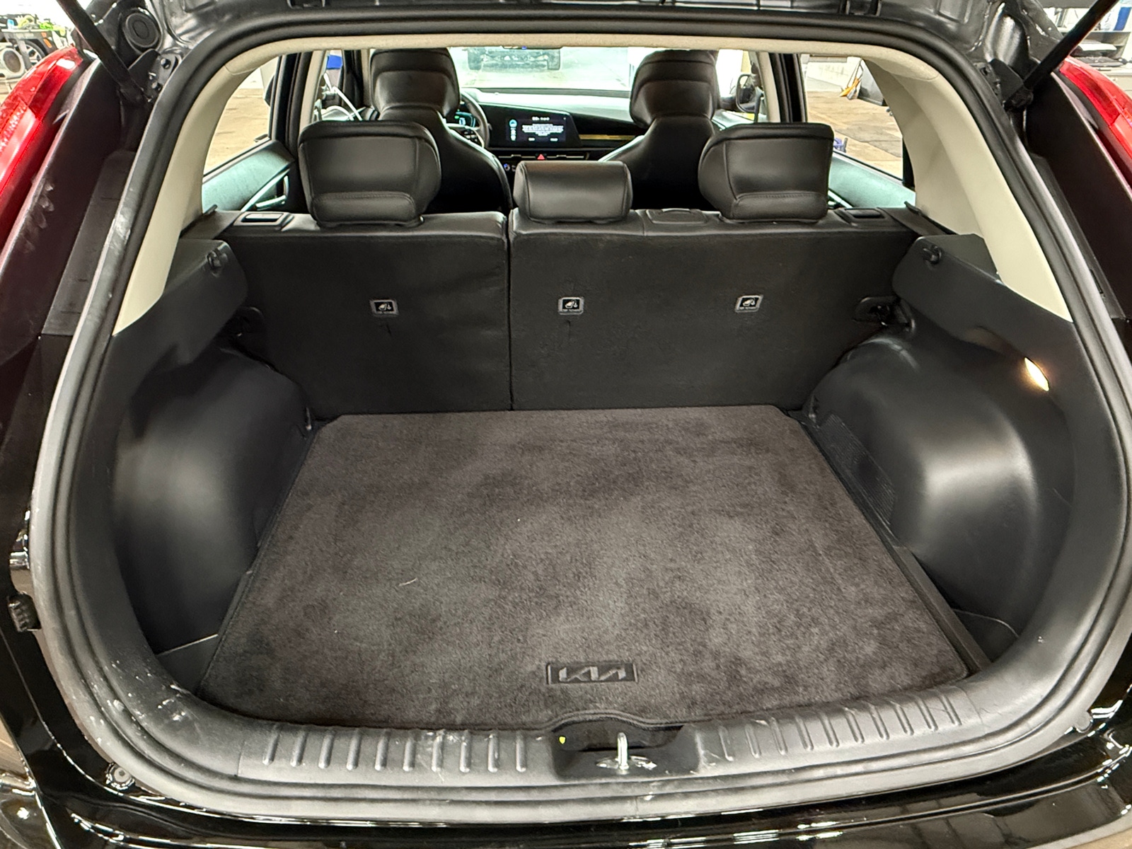 Thumbnail: 2023 Kia Niro - 6