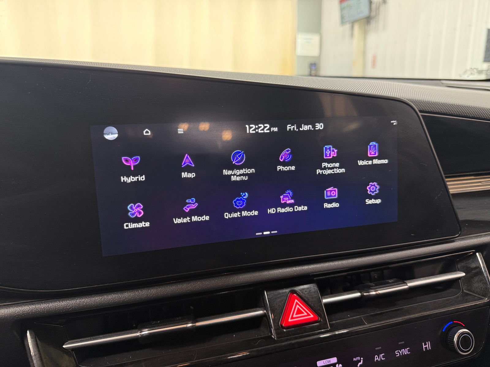 Thumbnail: 2023 Kia Niro - 3