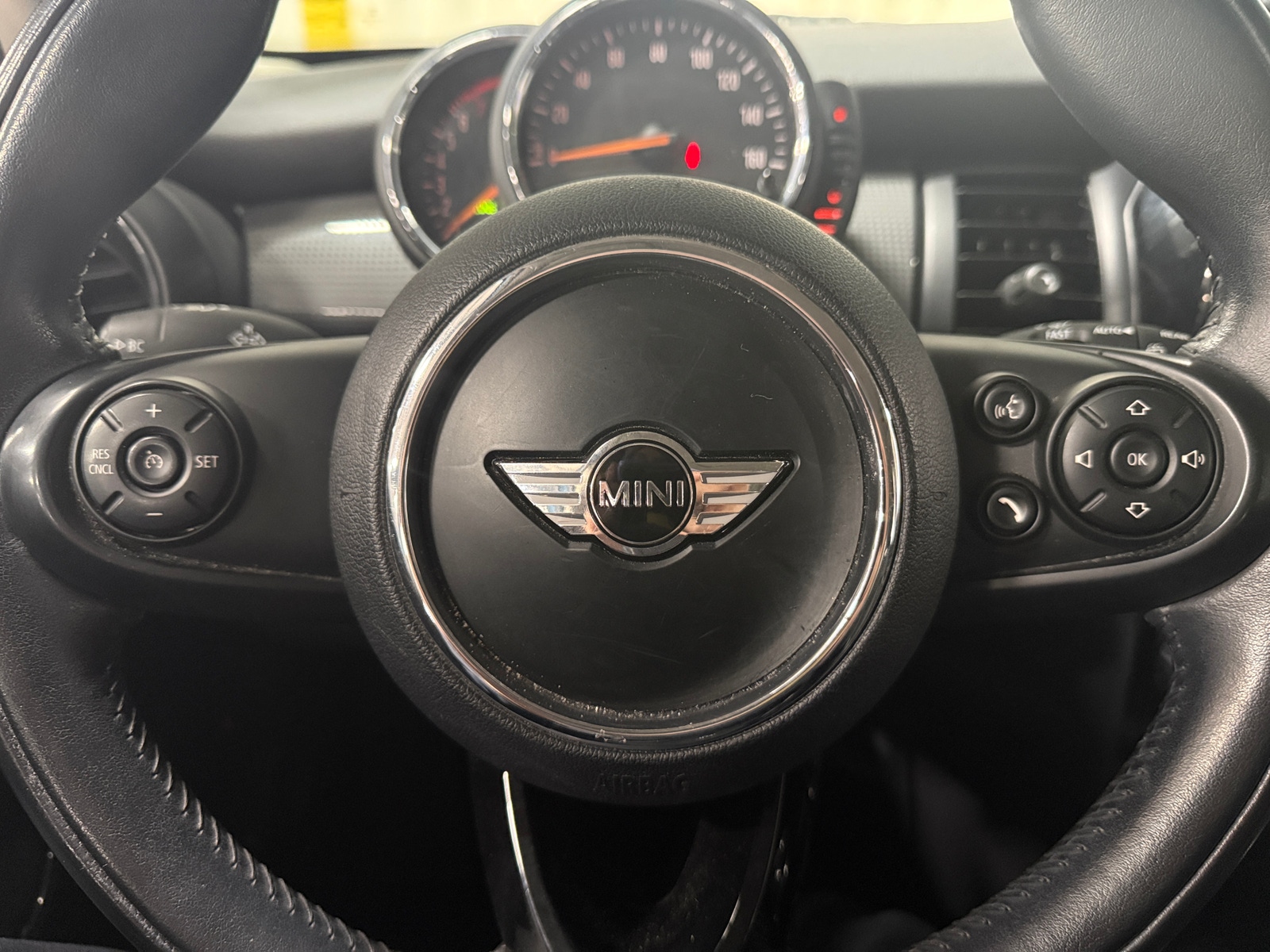 Thumbnail: 2017 MINI Cooper Hardtop - 4