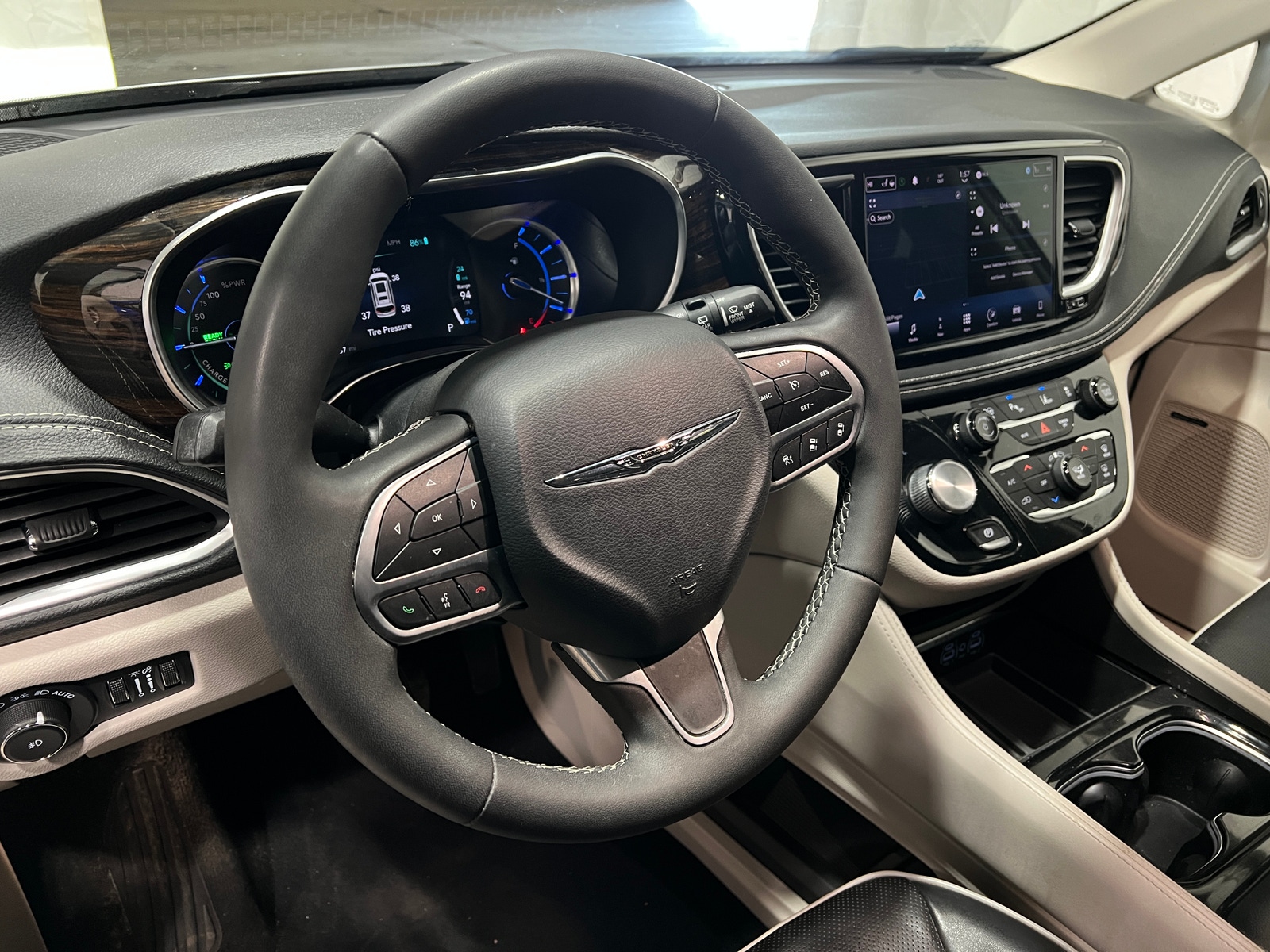 Thumbnail: 2022 Chrysler Pacifica - 4