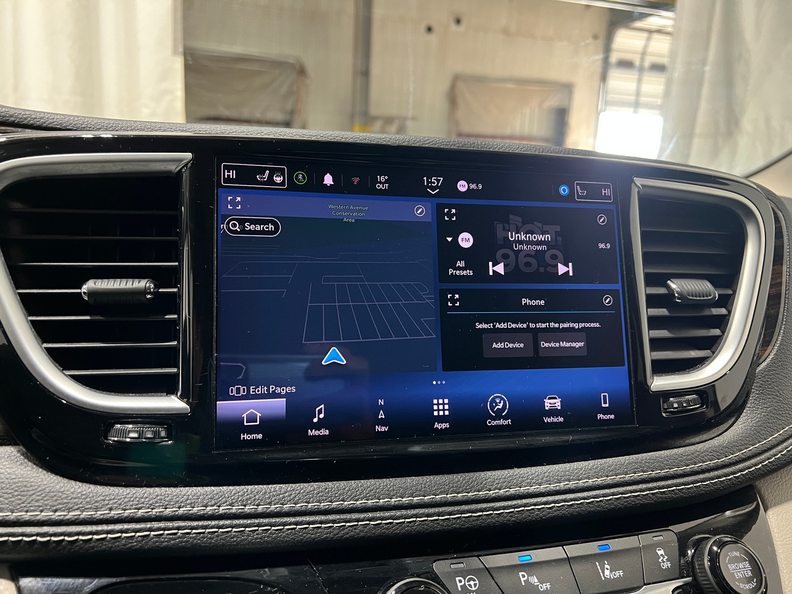 Thumbnail: 2022 Chrysler Pacifica - 3