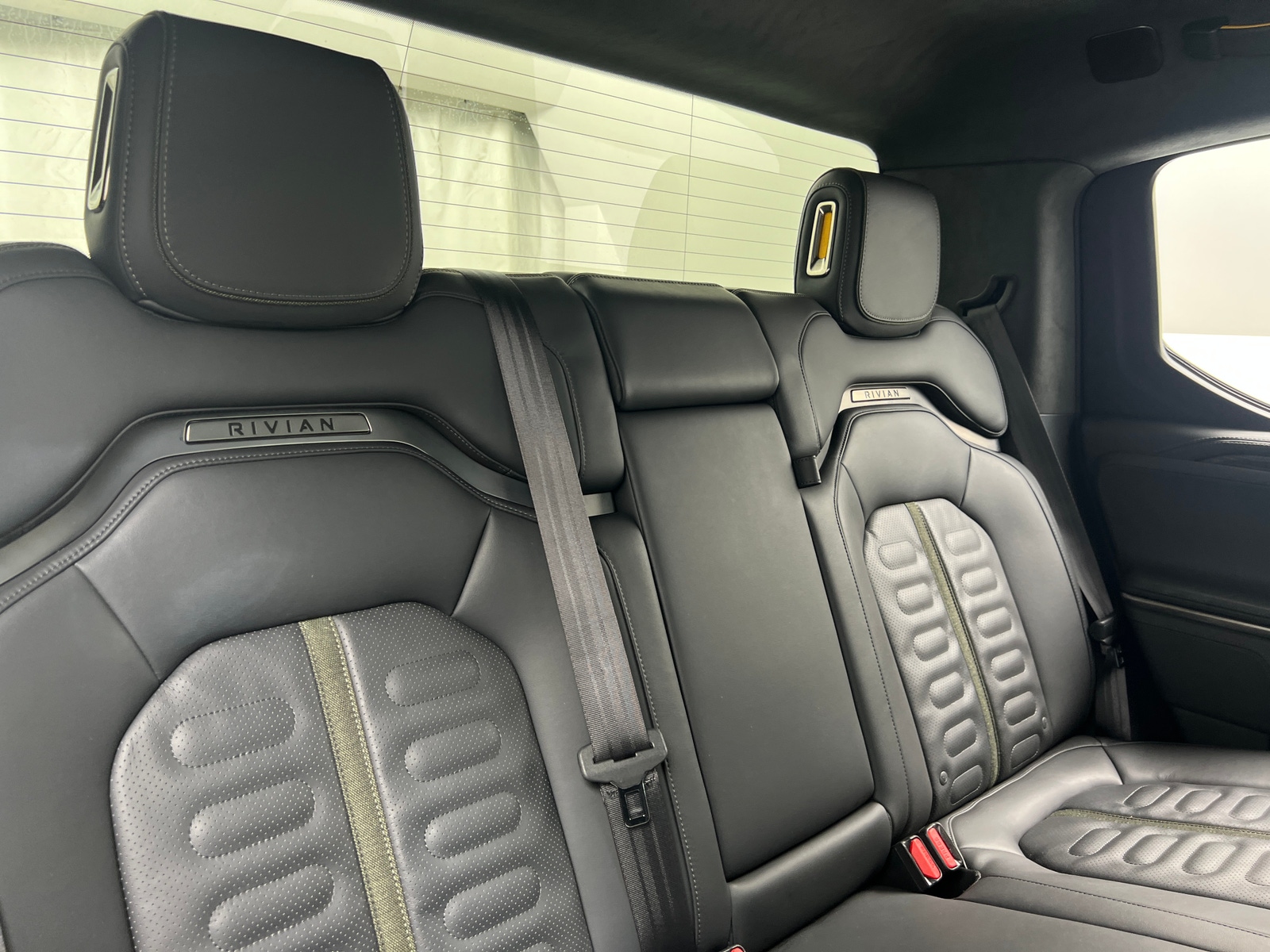 Thumbnail: 2022 Rivian R1T - 5