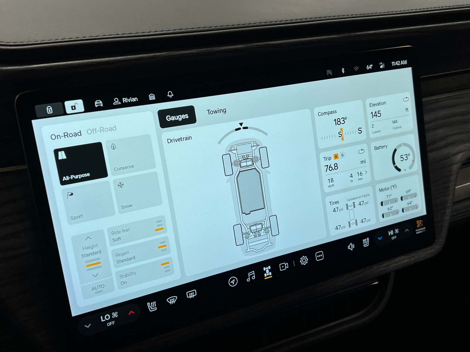Thumbnail: 2022 Rivian R1T - 3