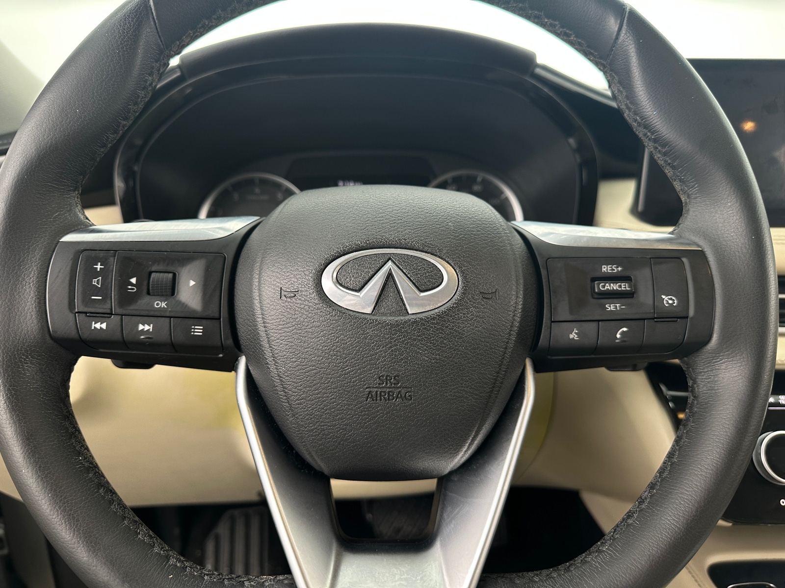 Thumbnail: 2023 INFINITI QX60 - 4