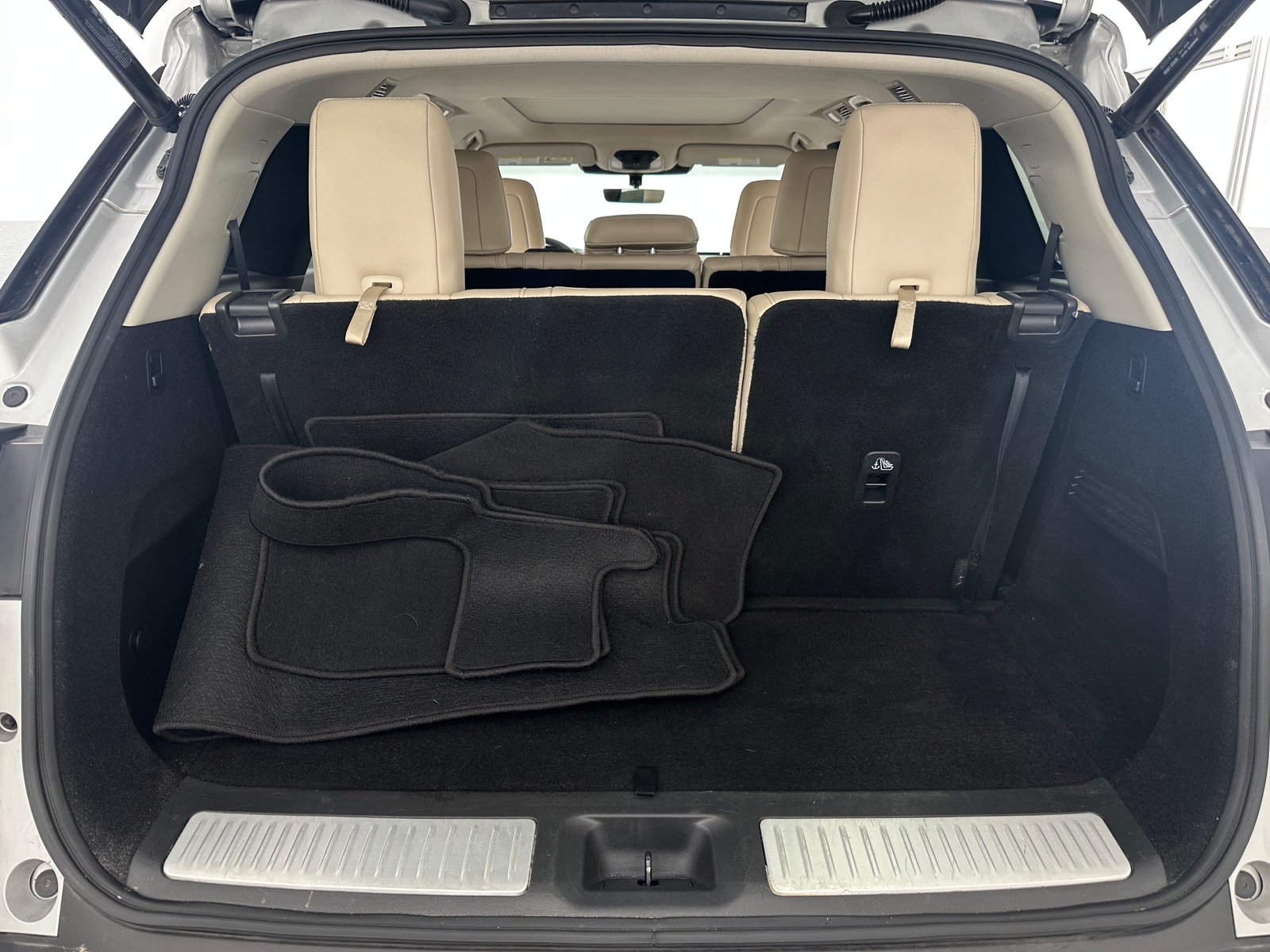 Thumbnail: 2023 INFINITI QX60 - 6