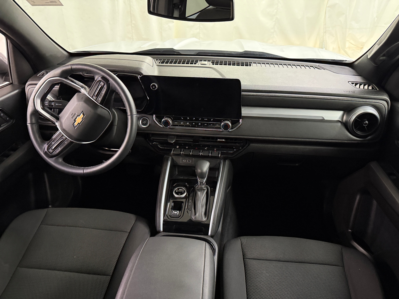 Thumbnail: 2024 Chevrolet Colorado - 3