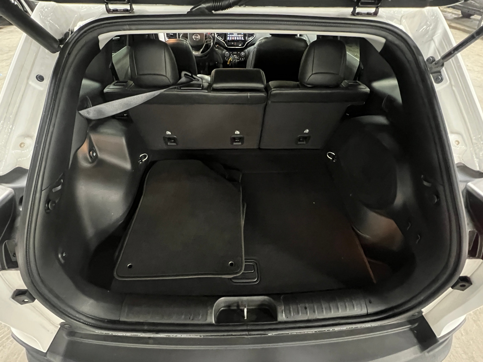 Thumbnail: 2019 Jeep Cherokee - 6