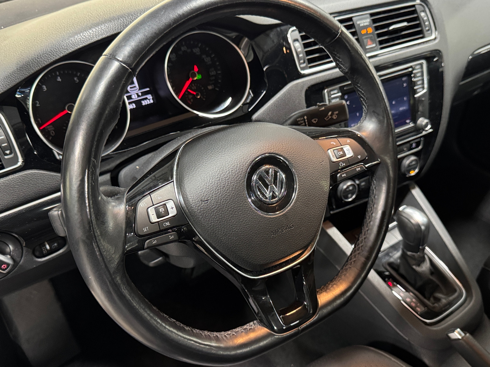 Thumbnail: 2017 Volkswagen Jetta - 4