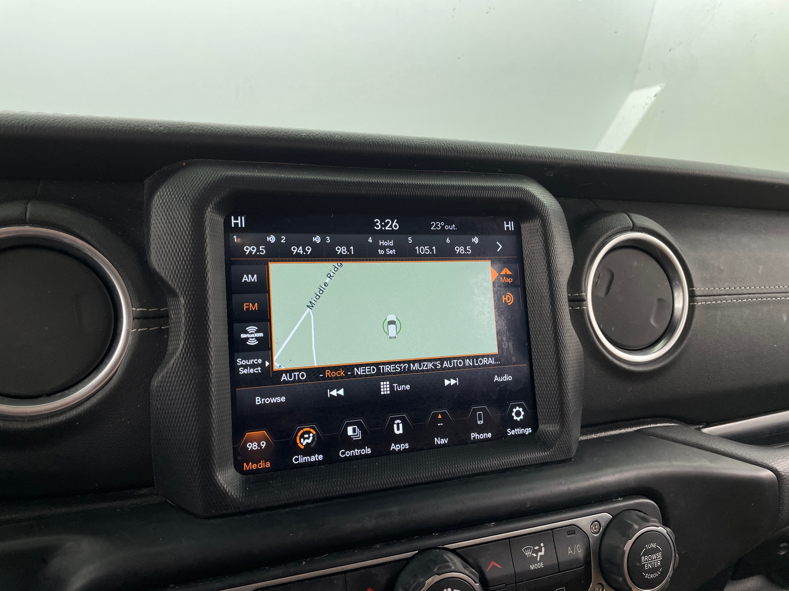 Thumbnail: 2020 Jeep Gladiator - 3