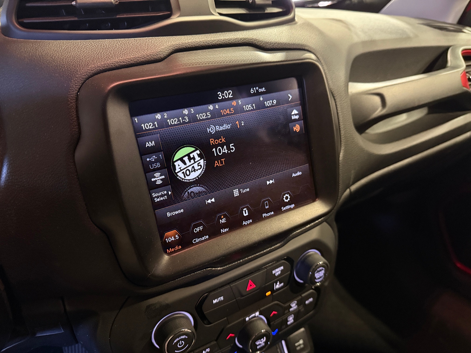 Thumbnail: 2022 Jeep Renegade - 4