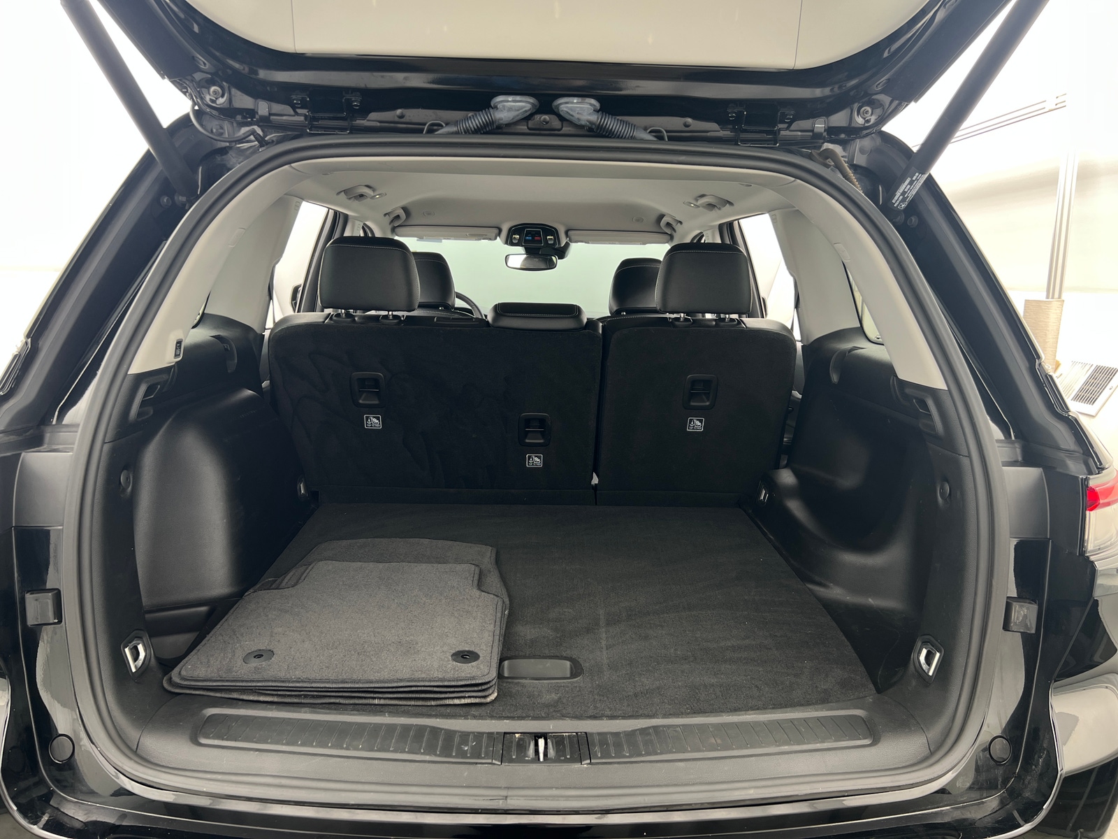 Thumbnail: 2023 Jeep Grand Cherokee - 6