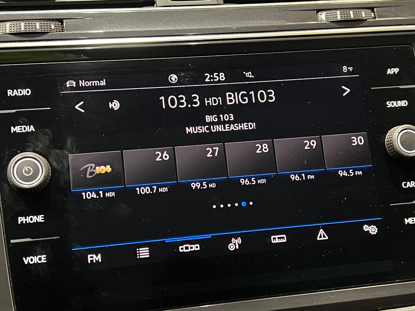 Thumbnail: 2022 Volkswagen Tiguan - 3