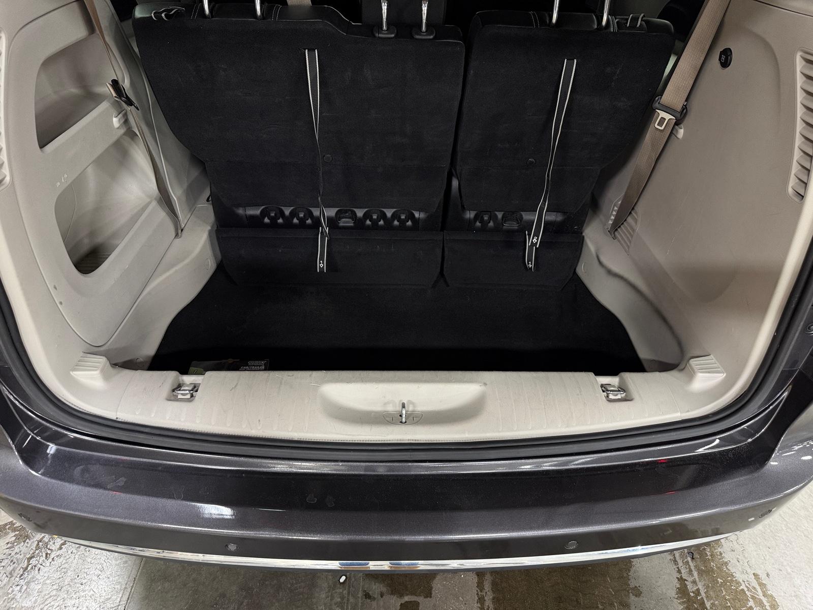 Thumbnail: 2023 Chrysler Pacifica - 6