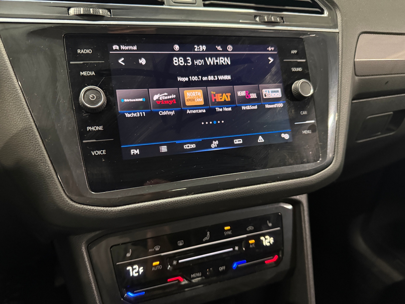 Thumbnail: 2023 Volkswagen Tiguan - 3