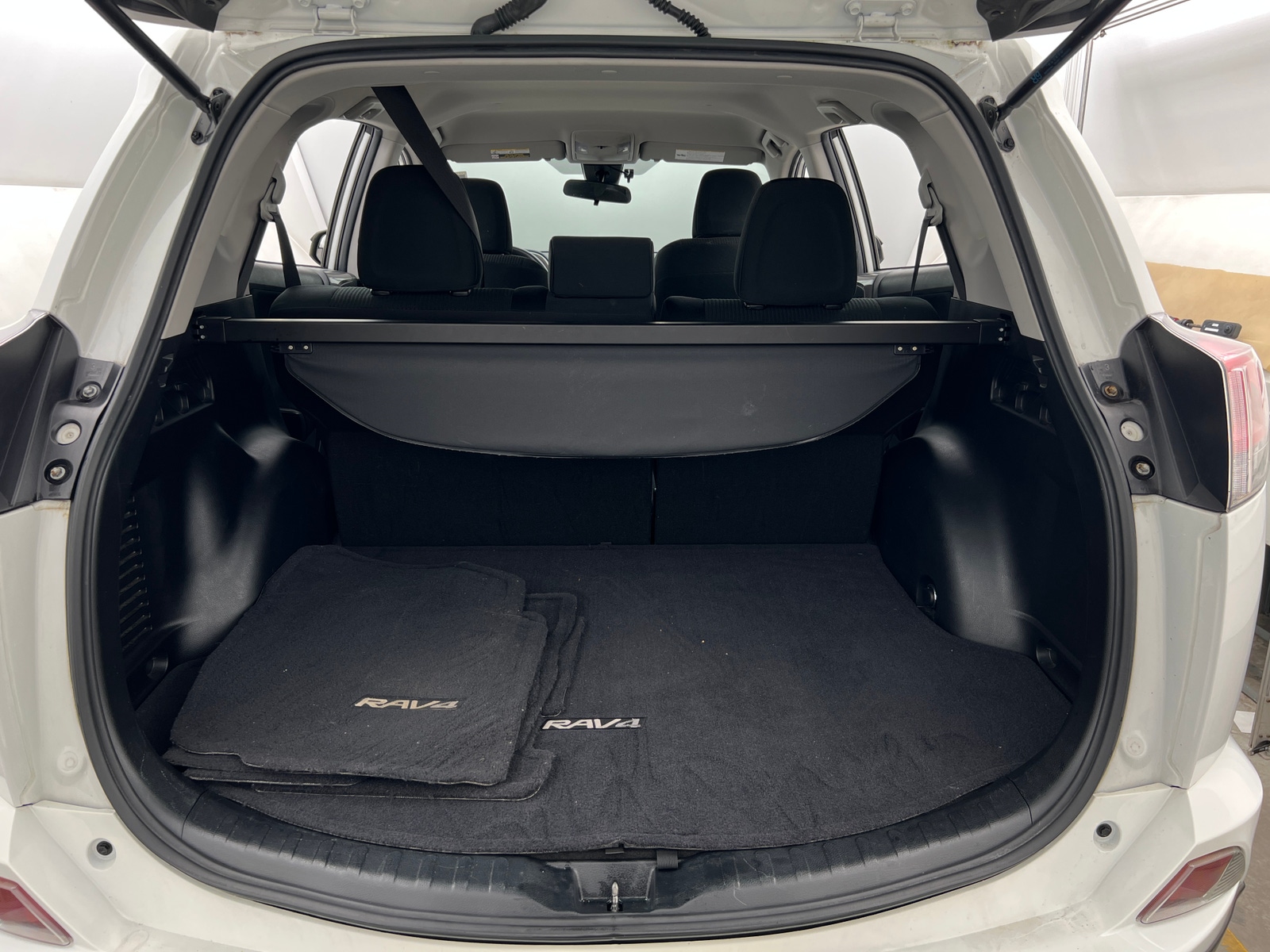 Thumbnail: 2018 Toyota RAV4 - 7