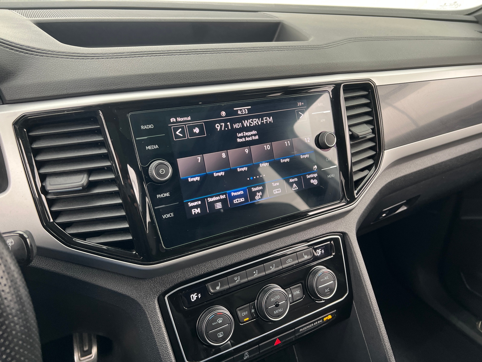 Thumbnail: 2022 Volkswagen Atlas - 3