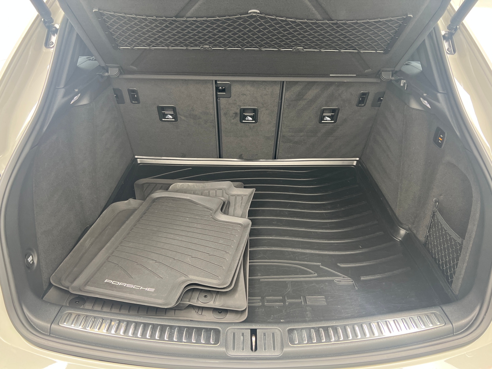 Thumbnail: 2020 Porsche Macan - 6