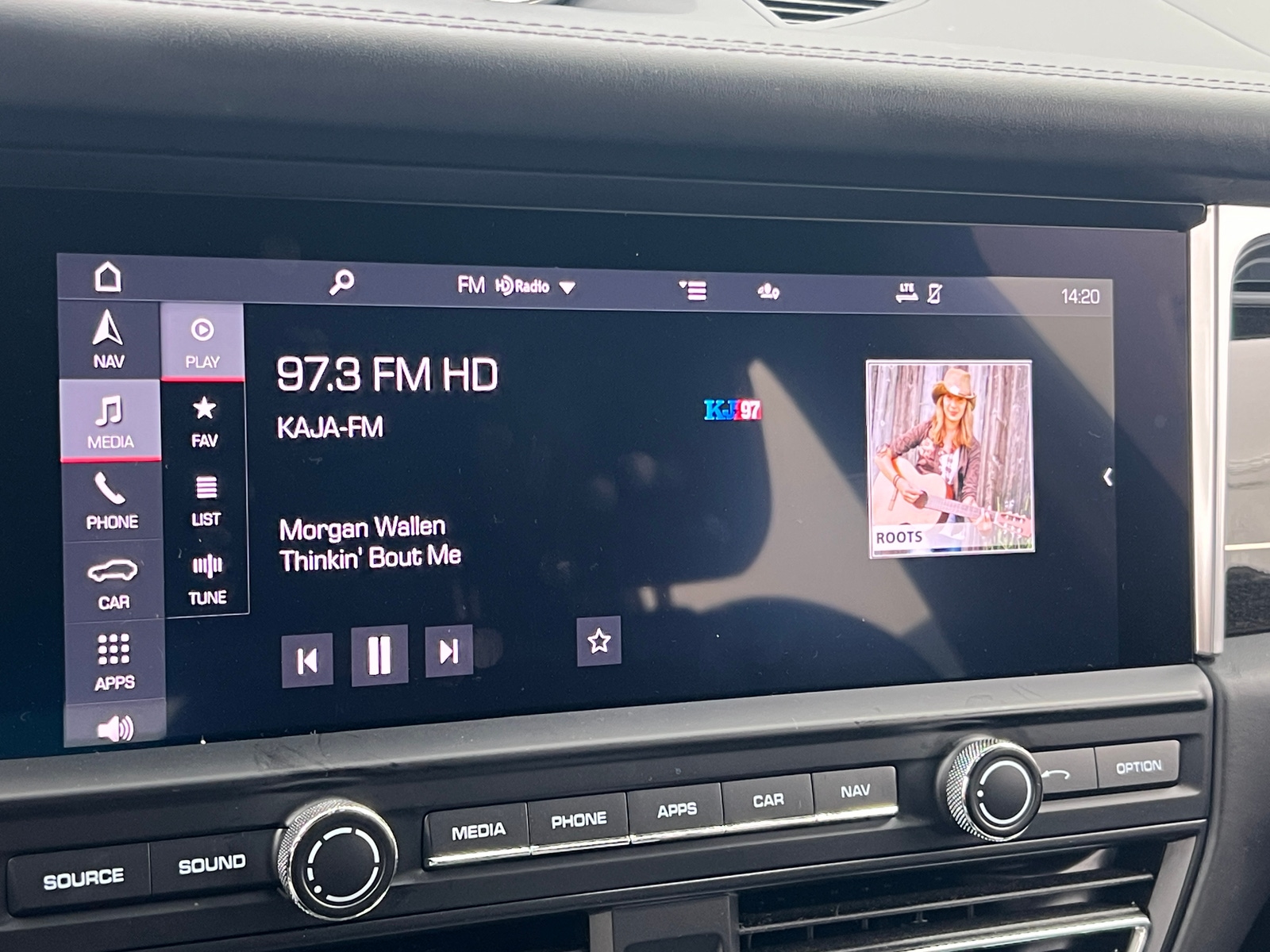 Thumbnail: 2020 Porsche Macan - 3