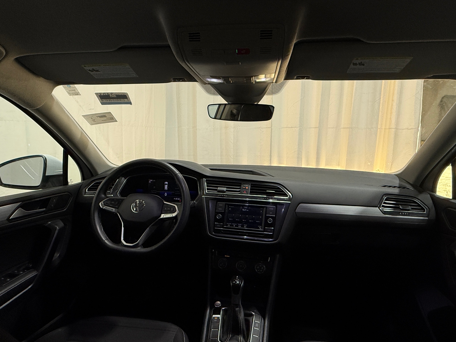 Thumbnail: 2023 Volkswagen Tiguan - 3