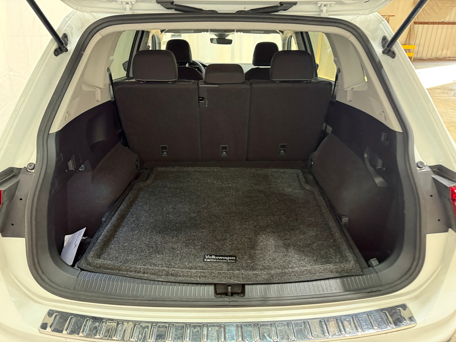 Thumbnail: 2023 Volkswagen Tiguan - 7