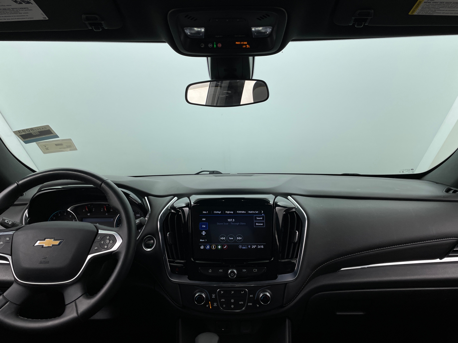 Thumbnail: 2023 Chevrolet Traverse - 3