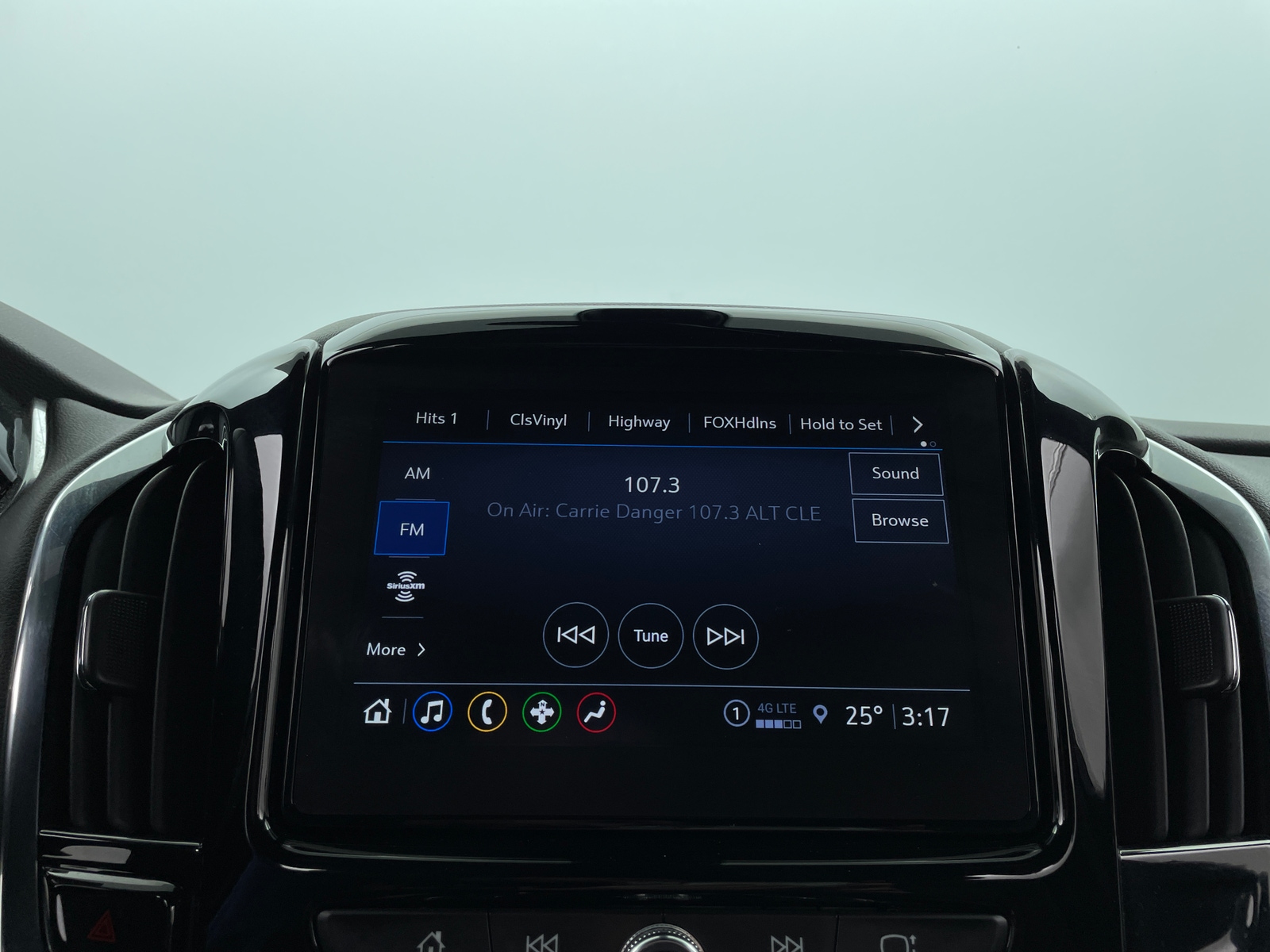 Thumbnail: 2023 Chevrolet Traverse - 4