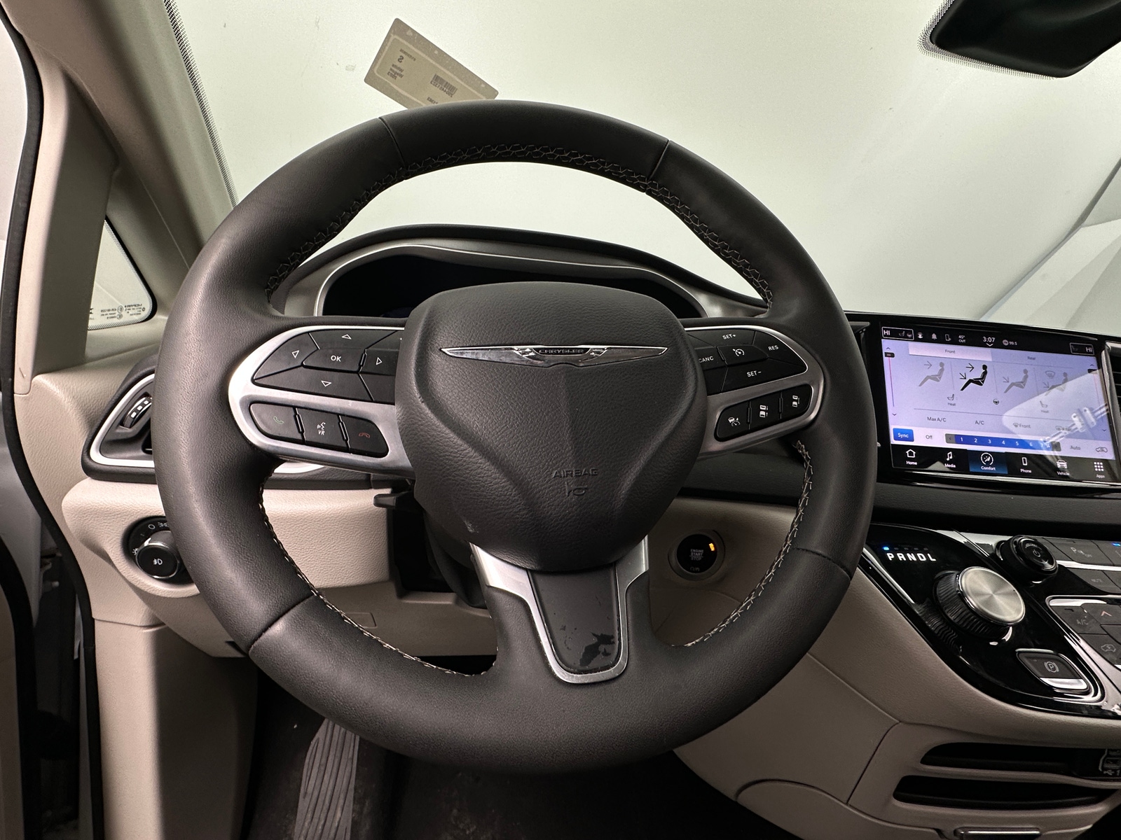 Thumbnail: 2023 Chrysler Pacifica - 4