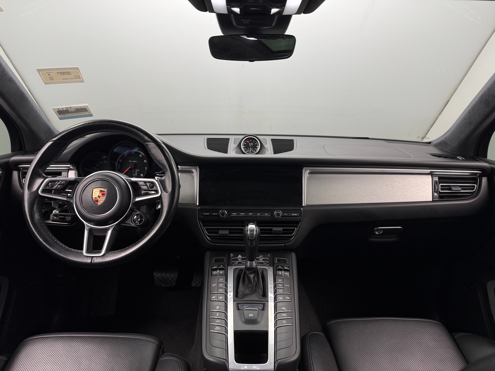 Thumbnail: 2020 Porsche Macan - 2